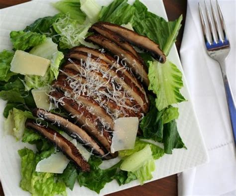 How many sugar are in grilled portobello caesar entree salad - calories, carbs, nutrition