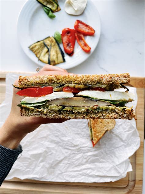 How many sugar are in grilled roasted vegetable sandwich - calories, carbs, nutrition