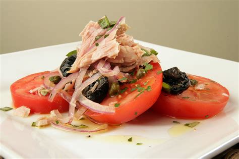 How many sugar are in grilled tuna with tomato olive compote - calories, carbs, nutrition