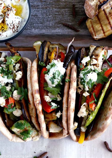 How many sugar are in grilled veggie gyro - calories, carbs, nutrition