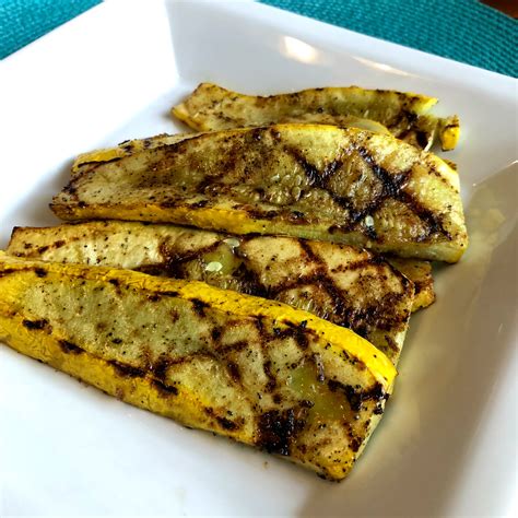 How many sugar are in grilled yellow squash, sliced - calories, carbs, nutrition