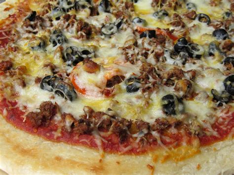 How many sugar are in ground beef pizza, topped - calories, carbs, nutrition