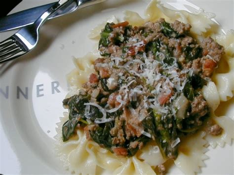 How many sugar are in ground beef with spinach and fresh mint - calories, carbs, nutrition