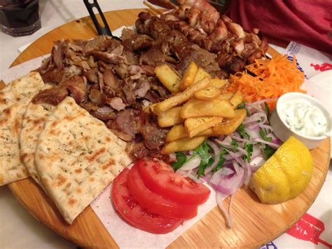 How many sugar are in gyro platter - calories, carbs, nutrition