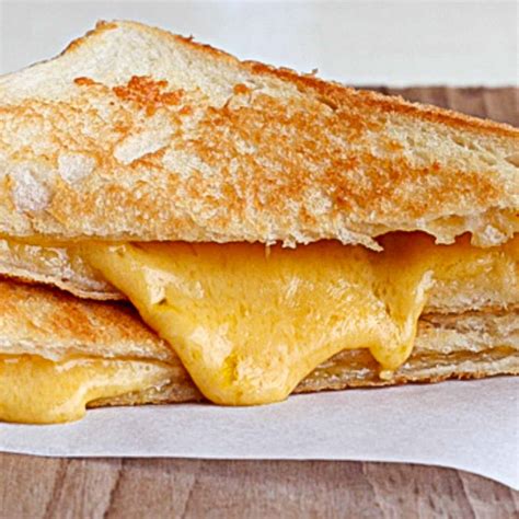 How many sugar are in half grilled cheese - calories, carbs, nutrition