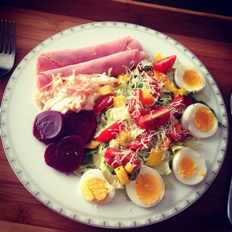 How many sugar are in ham and beetroot (layered salad) - calories, carbs, nutrition