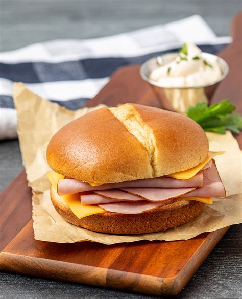 How many sugar are in ham and cheddar on brioche - calories, carbs, nutrition