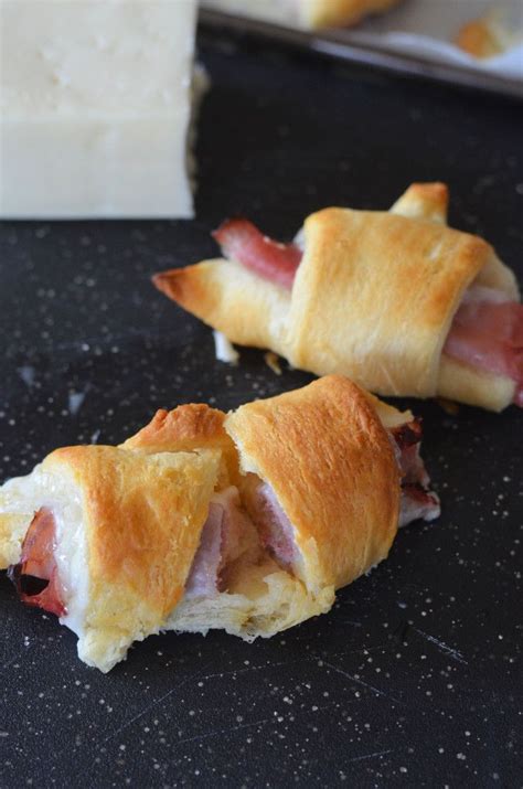 How many sugar are in ham and havarti on croissant - calories, carbs, nutrition