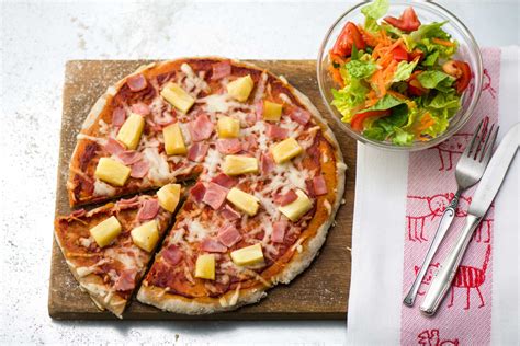 How many sugar are in ham and pineapple pizza - calories, carbs, nutrition