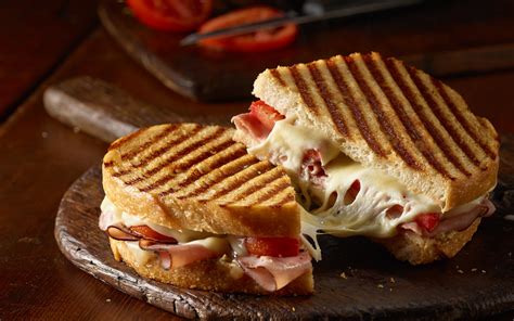 How many sugar are in ham and swiss panini - calories, carbs, nutrition