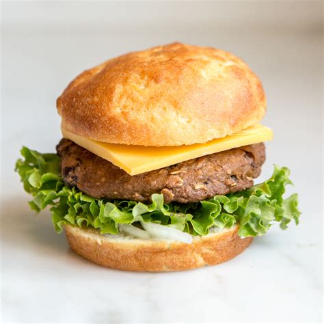 How many sugar are in hamburger on a gluten free bun - calories, carbs, nutrition