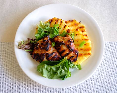 How many sugar are in hawaiian grilled chicken salad - calories, carbs, nutrition