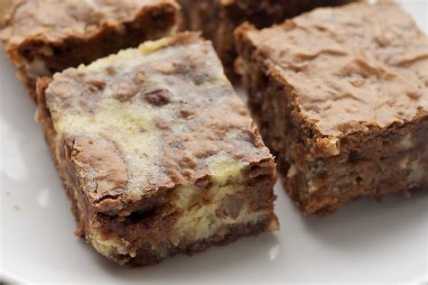 How many sugar are in hazelnut cream cheese brownies - calories, carbs, nutrition