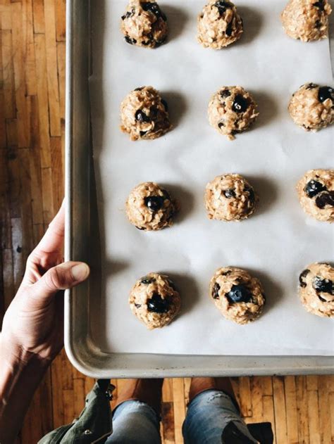 How many sugar are in healthy'ish breakfast biscuit - calories, carbs, nutrition