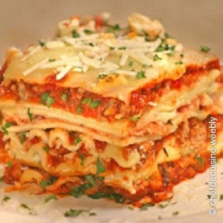 How many sugar are in hearty lasagna - calories, carbs, nutrition