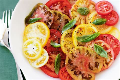 How many sugar are in heirloom tomato salad - calories, carbs, nutrition