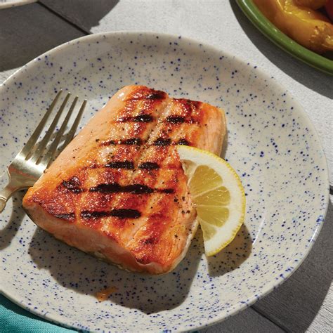 How many sugar are in honey grilled salmon - calories, carbs, nutrition