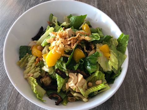 How many sugar are in hong kong chicken salad w/sesame noodles - calories, carbs, nutrition