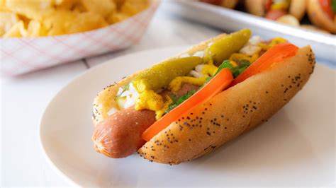 How many sugar are in hot dog all beef 8-1 chicago style - calories, carbs, nutrition