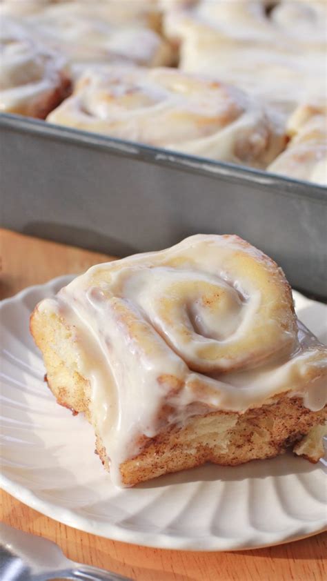 How many sugar are in house made cinnamon rolls - calories, carbs, nutrition