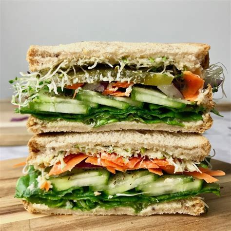 How many sugar are in hummus, cucumber, tomato sandwich - calories, carbs, nutrition