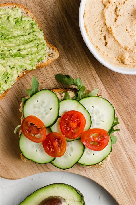 How many sugar are in hummus, veggie and arugula panino - calories, carbs, nutrition