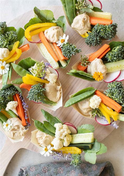 How many sugar are in hummus platter with crudites - calories, carbs, nutrition