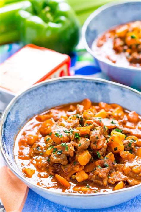 How many sugar are in hungarian goulash soup 16 oz - calories, carbs, nutrition