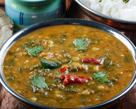 How many sugar are in indian stewed dal with spinach and paneer, roasted peanuts, basmati rice, green beans, naan (600veg) - calories, carbs, nutrition