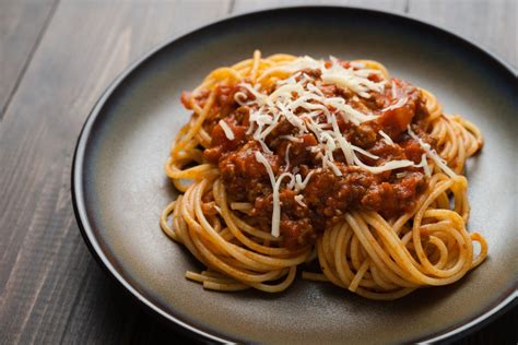 How many sugar are in italian spaghetti bolognaise - calories, carbs, nutrition