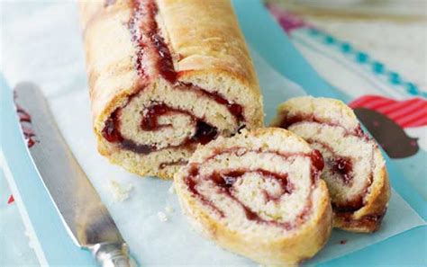 How many sugar are in jam roly poly with custard - calories, carbs, nutrition