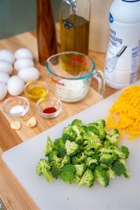 How many sugar are in kids broccoli and cheese fritatta - calories, carbs, nutrition