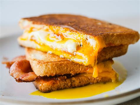 How many sugar are in kids egg cheese sandwich - calories, carbs, nutrition