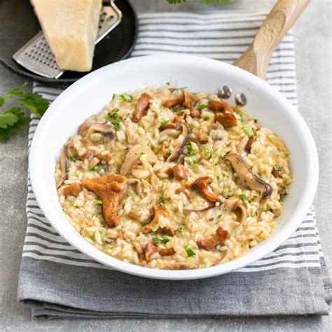 How many sugar are in kilmore quay mixed seafood and wild mushroom risotto - calories, carbs, nutrition