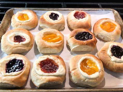 How many sugar are in kolaches - calories, carbs, nutrition