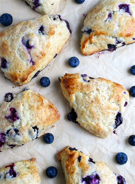 How many sugar are in large blueberry scone (52027.14) - calories, carbs, nutrition