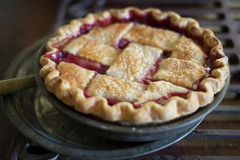 How many sugar are in lattice top cherry pie - calories, carbs, nutrition