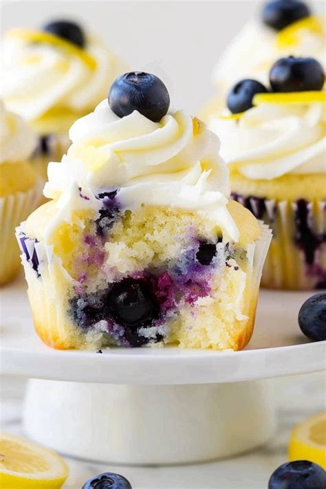 How many sugar are in lemon blueberry cupcake - calories, carbs, nutrition