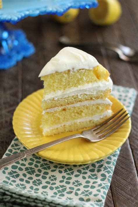 How many sugar are in lemon cream cake - calories, carbs, nutrition