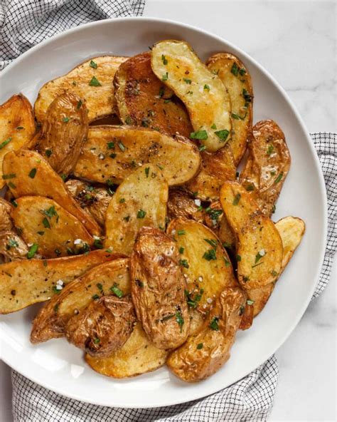 How many sugar are in lemon herb roasted fingerling potatoes - calories, carbs, nutrition