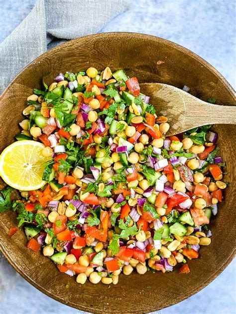 How many sugar are in lemony chickpea salad - calories, carbs, nutrition