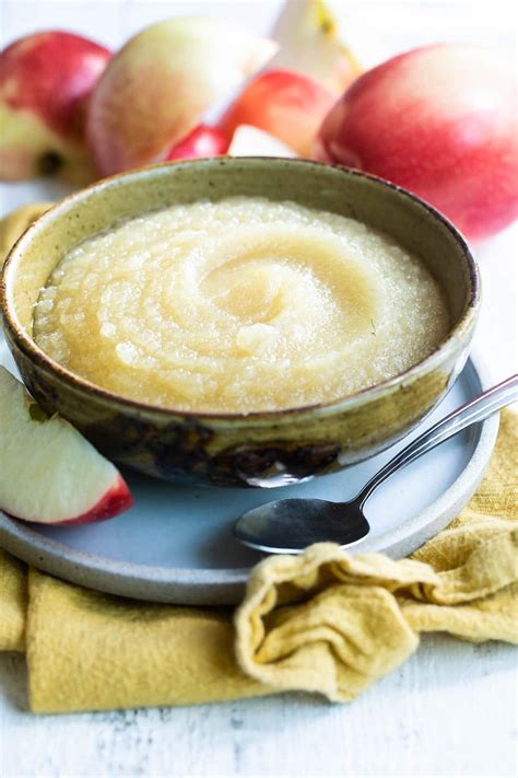 How many sugar are in light applesauce - calories, carbs, nutrition
