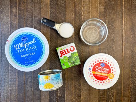 How many sugar are in lime gelatin with whipped topping - calories, carbs, nutrition