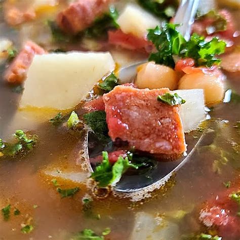 How many sugar are in linguica and kale soup - calories, carbs, nutrition