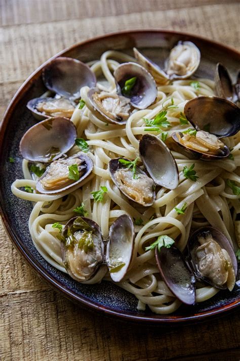 How many sugar are in linguine with clam sauce - calories, carbs, nutrition