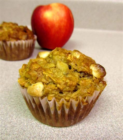 How many sugar are in low fat oatmeal apple muffin - calories, carbs, nutrition