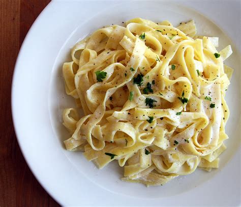 How many sugar are in low-cal fettuccine alfredo - calories, carbs, nutrition