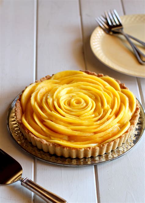 How many sugar are in mango fruit tart - calories, carbs, nutrition