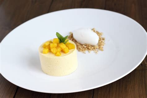 How many sugar are in mango parfait - calories, carbs, nutrition