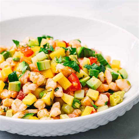 How many sugar are in mango shrimp salad croisssant - calories, carbs, nutrition